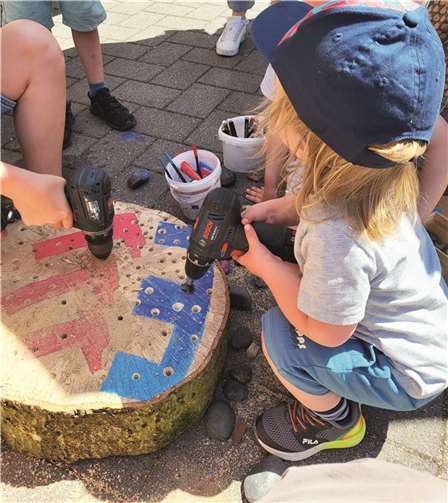 Auch die Kleinsten erwiesen sich im Umgang mit technischem Gerät als sehr geschickt.