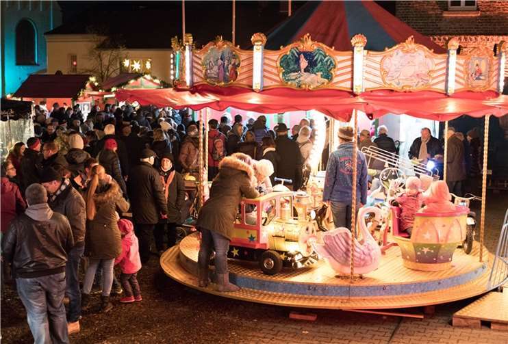 Auch die Kleinsten kamen auf dem Martinsmarkt mit vorweihnachtlichem Ambiente auf ihre Kosten. -CEW-
