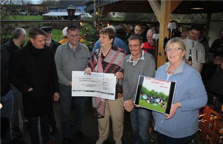 Auch die Ladenbesitzerin Sabine Weiß konnte sich über ein Präsent freuen.