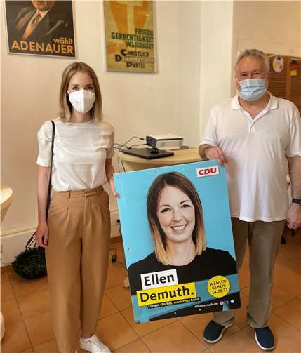 Auch die Landtagsabgeordnete Ellen Demuth und der Gemeindeverbandsvorsitzende Dr. Heinz Schmitz waren gespannt auf die neuen Räumlichkeiten.Quelle: CDU Unkel