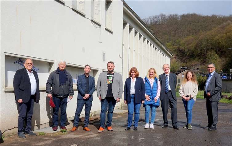 Auch die Mehrzweckhalle in Sayn wurde besichtigt.  Foto: FDP Bendorf