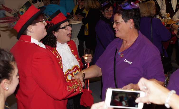 Auch die Möhnen aus Kaltenengers gratulierten dem St. Sebastianer Möhnenpaar.