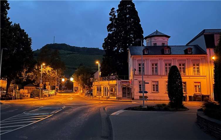 Auch die Schaltzeiten der Straßenbeleuchtung werden angepasst.  Foto: ROB