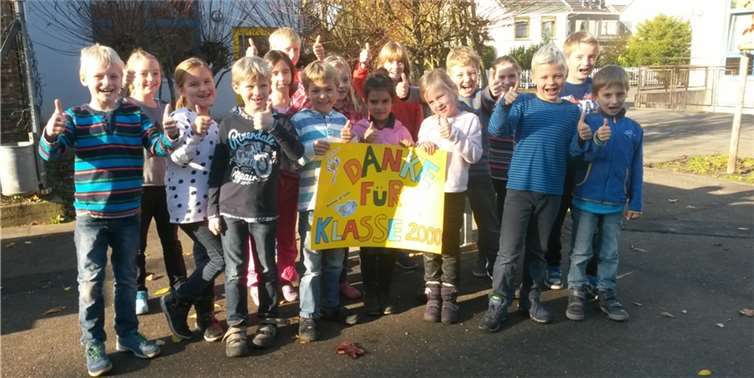 Auch die Schüler sind stolz über die Auszeichnung ihrer Schule. privat