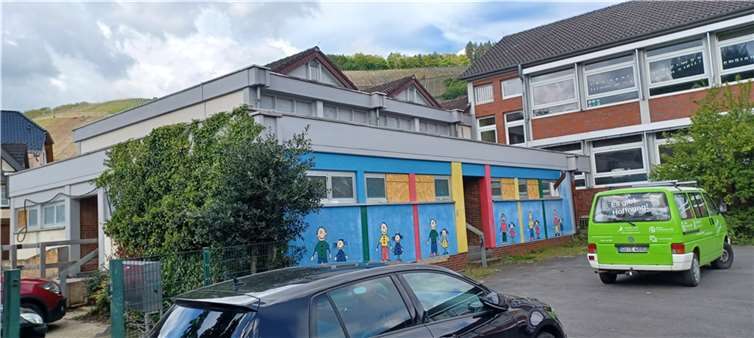 Verbandsgemeinderat beschließt Neubau der Grundschule Dernau Auch die Schulsporthalle ist nach der Flutkatastrophe völlig zerstört.