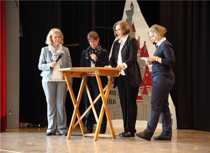 Auch die Stammkursleiterinnen griffen das Abi-Motto in ihrer Rede auf.