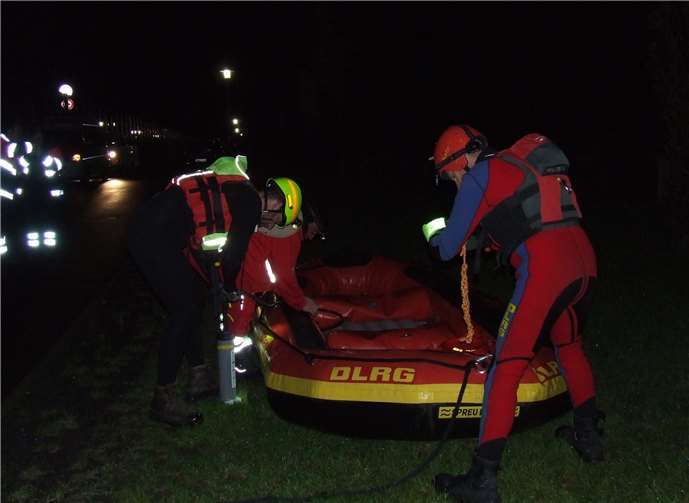 Auch die Suche nach zwei von Bord gesprungenen Personen in Taucheinsätzen gehörte zu den Aufgaben. Fotos: privat