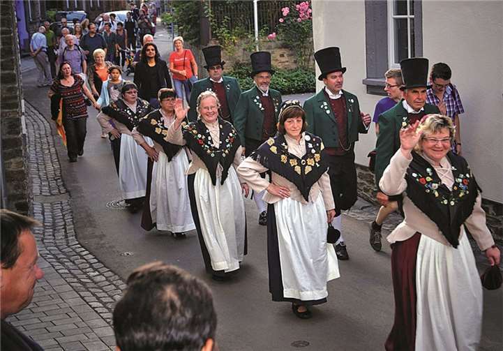 Auch die Trachtentanzgruppe mit ihrem tollen Outfit marschierte im Festzug mit.