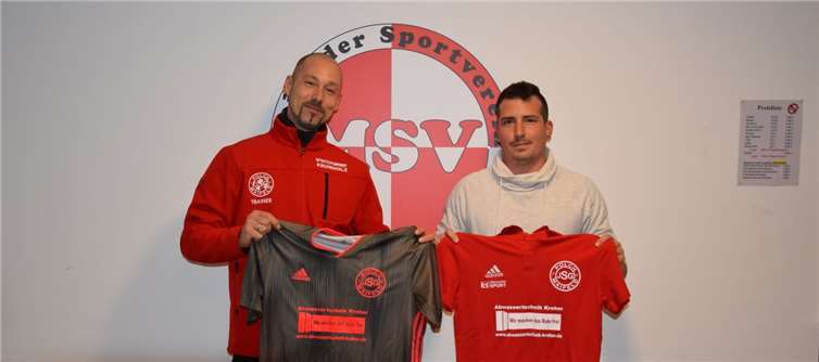 Auch die Trainer erhielten ein tolles Polo shirt.Foto: JSG Maifeld