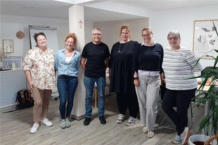 Auch die Trialog-Organisatorinnen und –Organisatoren von der Psychiatriekoordinationsstelle der Kreisverwaltung Neuwied, unterstützt von der PSAG Neuwied und Franziskaner mobil Dierdorf, sind guter Dinge, was die Weiterentwicklung psychiatrischer Angebote im Landkreis Neuwied betrifft. Foto: Verena Bruchof / Kreisverwaltung Neuwied