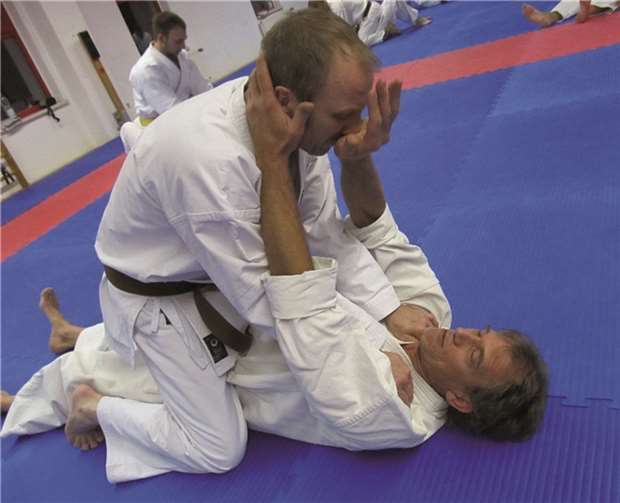 Auch die Verteidigung in der Bodenlage ist Lehrgangsinhalt.Privat