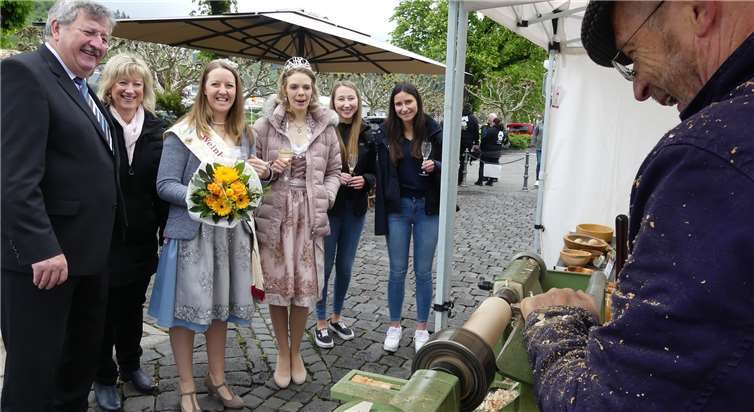 Auch die Vorführung am Werkstück konnte manbeim Kunst- & Handwerkermarkt in Cochem live erleben. Fotos: TE