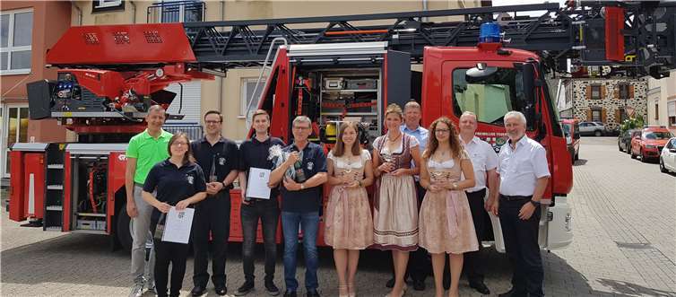 Auch die Weinmajestäten besuchten die Feuerwehr in Dreckenach.Foto: privat