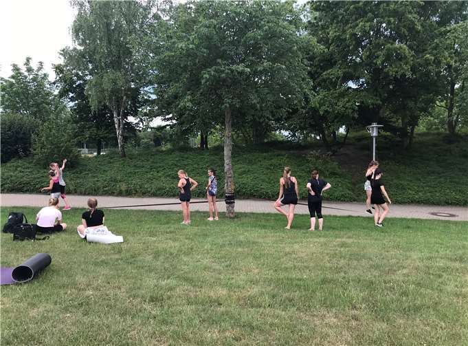 Auch die Werferwiese wurde kurzerhand zur Trainingsstätte der Turnerinnen. Foto: privat