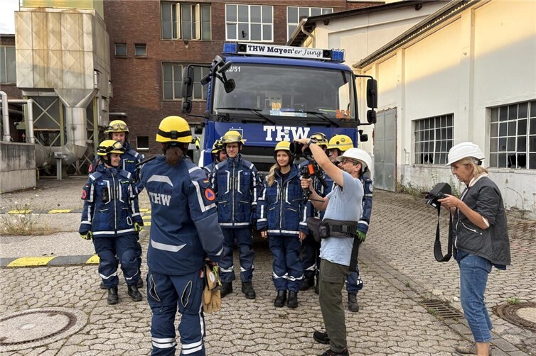 Auch die aktiven Helferinnen und Helfer standen vor der Kamera