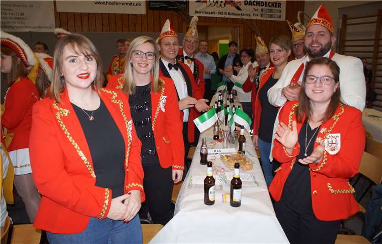 Auch die befreundeten Mitglieder der Mülheimer Karnevals-Gesellschaft (MKG) waren vom Sitzungsprogramm der KG Grün-Weiß Urmitz begeistert.