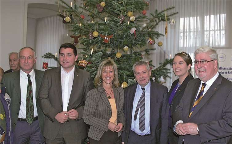 Auch die beiden heimischen Landtagsabgeordneten Anke Beilstein und Benedikt Oster waren nebst Mosel-Weinprinzessin Antonia vertreten.TE
