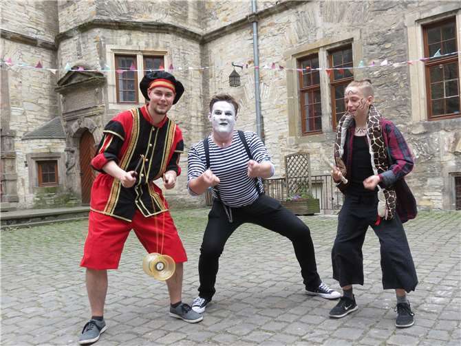 Auch die hohe Kunst der Jonglage konnte man erlernen.