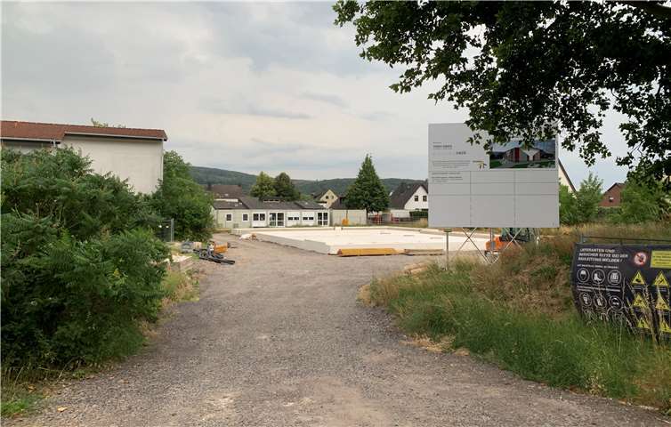 Auch die im Bau befindliche Schulsporthalle in Bad Bodendorf war Thema. Foto: ROB