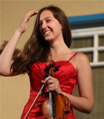 Auch die inzwischen bekannte Geigerin Sophie Vallendar ist erstmals im röhrig-forum vor großem Publikum aufgetreten, als sie gerade mal fünf Jahre alt war.privat