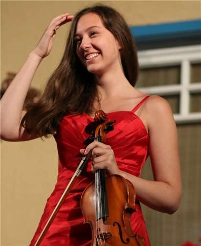 Auch die inzwischen bekannte Geigerin Sophie Vallendar ist erstmals im röhrig-forum vor großem Publikum aufgetreten, als sie gerade mal fünf Jahre alt war.  privat