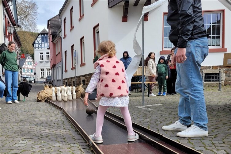 Auch die jüngsten Teilnehmer waren mit Begeisterung dabei und versuchten ihr Glü...