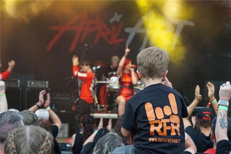 Auch die kleinen Fans rockten bereits mit.  Fotos: Rockfreunde Rengsdorf