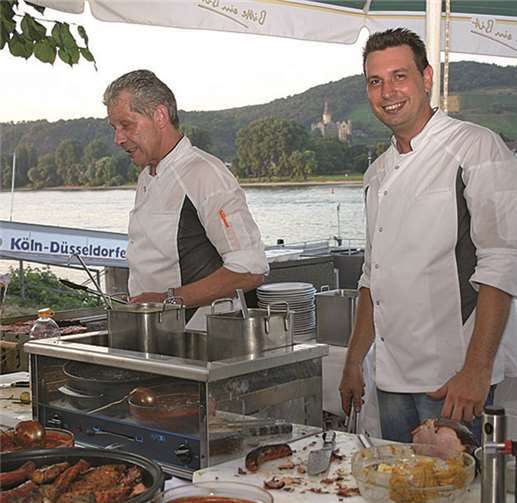 Auch die leckeren warmen Speisen kamen trotz Hitze gut an bei den Besuchern.