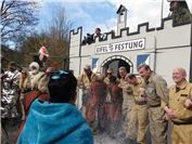 Auch die letzten Widerständler sind praktisch chancenlos. Binnen weniger Minuten...