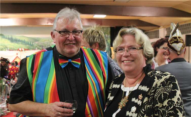 Auch die örtliche Prominenz ließ sich die Karnevalsveranstaltung nicht entgehen. Hier Bürgermeisterin Gabriele Hermann-Lersch und Beigeordneter Karl-Heinz Bernardy.