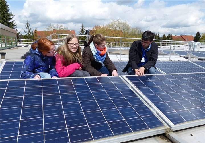 Auch die solare Energieerzeugung wurde anhand der Photovoltaikanlage auf dem Dach des Aus- und Weiterbildungszentrums thematisiert. Westnetz