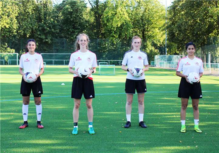 Auch die vier Neuzugänge waren beim Trainingsauftakt am Start. (v.r.n.l.): Berna Tokmak, Hannah Kray, Sonja Bartoscheck und Arina Abdou.Foto: privat