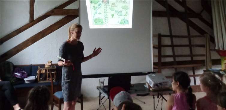 Auch die zugehörigen Buchillustrationen wurden während der Lesung gezeigt.Foto: privat