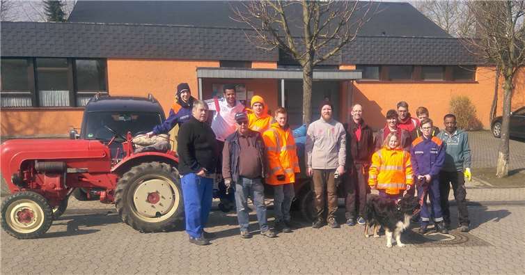 Auch diese Helfer waren im Rahmen der 15. Auflage der kreisweiten Aktion des „Dreck-Weg-Tags“ in Waldorf am vorletzten Wochenende unterwegs, um illegal entsorgten Müll in der Gemarkung aufzusammeln. -WK-