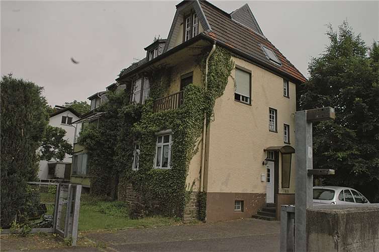 Auch diese beiden Häuser in der Barbarossastraße gehören zum Areal der alten Druckerei.