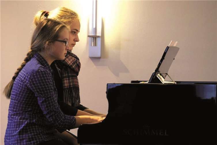 Auch diese jungen Talente wussten am Flügel zu überzeugen.  KMS MYK