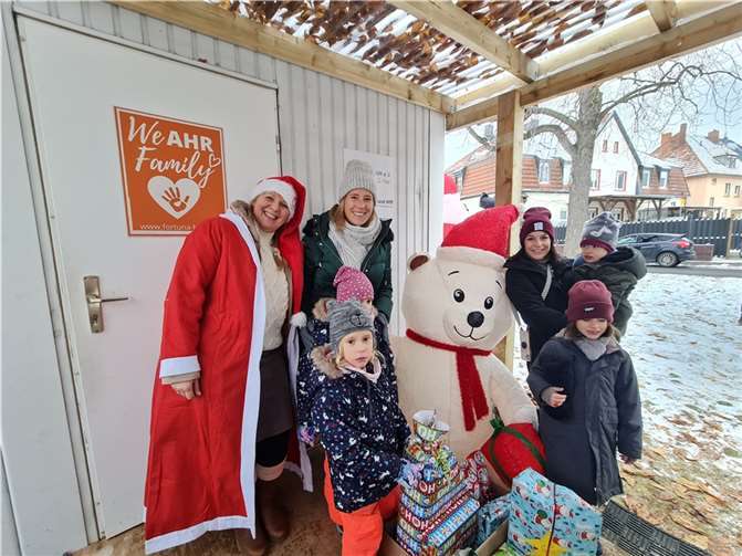 Auch dieses Jahr durften die Mitglieder von Fortuna hilft e.V. im ganzen Flutgebiet in über 10 Ortschaften zu Weihnachten Kinderherzen zum Leuchten bringen.  Fotos: privat