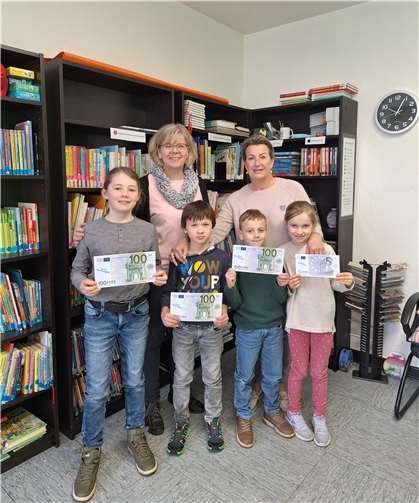 Auch dieses Jahr haben Schule, Eltern und Schüler gern an der Aktion „Weihnachtswunschbaum“ teilgenommen.  Foto: privat