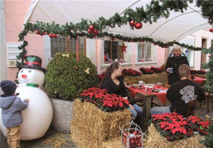 Auch dieses Jahr ist die SPD mit ihrem Weihnachtsstand wieder mit dabei. privat
