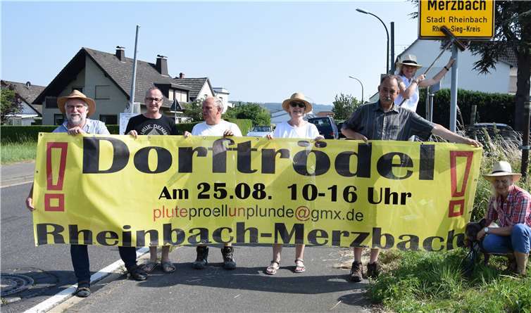 Auch dieses Mal soll die Aktion des Planungsteams von „PPP“ (v.li.): Kalle Kerstholt, Thomas Kann, Hans-Peter Kreische, Ulrike Wisotzky, Michael Steffen, Anne Wahlen und Heidi Kirchner mit Maskottchen-Hund „Buddy“ der Rheinbacher Höhenortschaft zugutekommen.Foto: privat