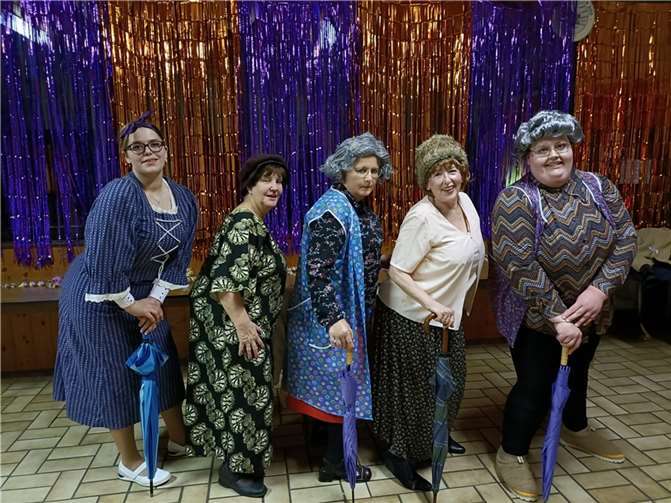 Auch ein „Oma-Tanz“ wurde zum Besten gegeben.