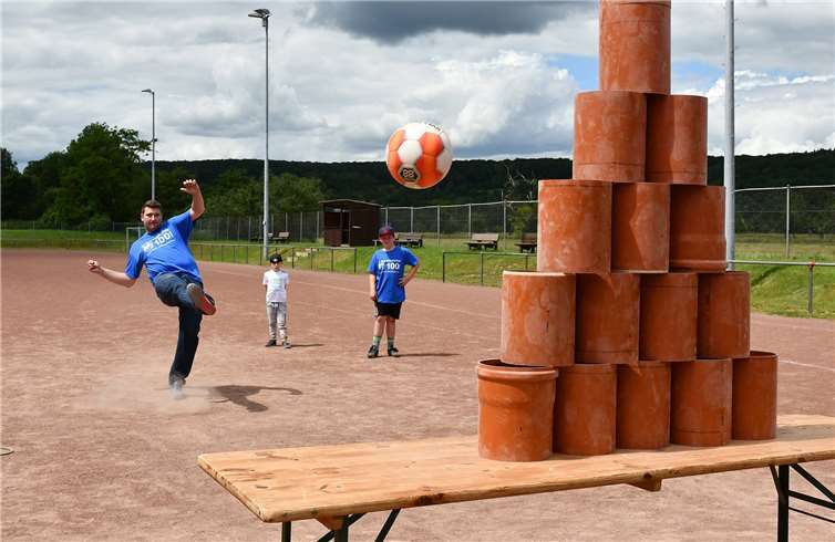 Auch ein Pendant zum Torwandschießen wurde geboten.