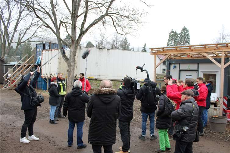 Sensationelle Überraschung: Eine halbe Million Euro für die „AHRche“ Auch ein Team des WDR begleitete die Überreichung der hohen Fördersumme an die AHRche. Foto: DU