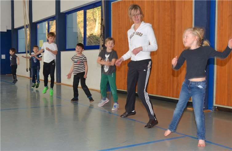 Auch ein ausgiebiges Aufwärmprogramm gehörte zum Training.