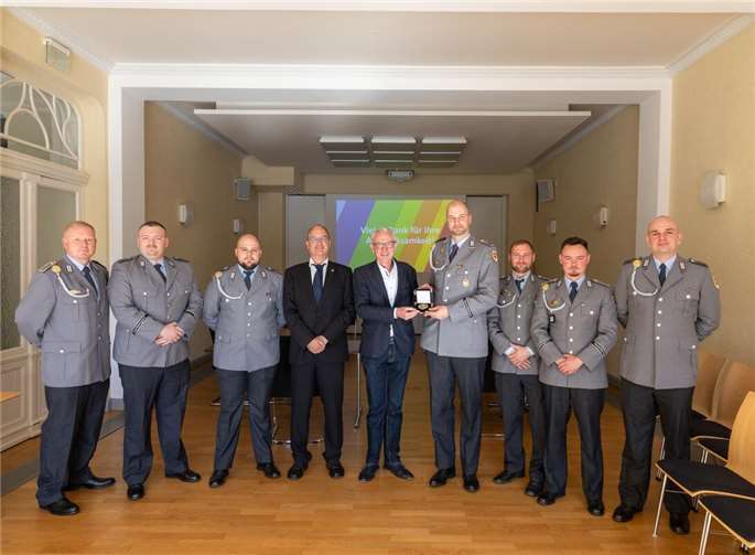 Auch ein persönlicher Austausch mit Bürgermeister Guido Orthen. Foto: Stadtverwaltung / Lukas Holling