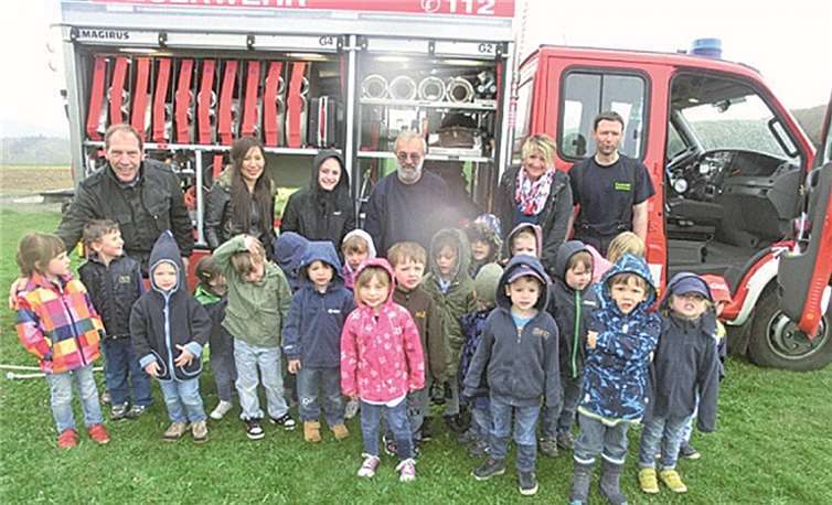 Auch ein „richtiges Feuerwehrauto“ wurde genauer erkundet. privat