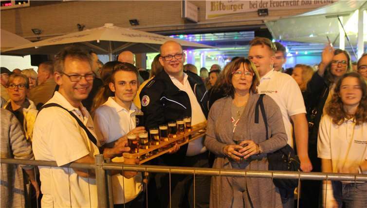 Auch ein starkes Team des DRK Bad Breisig half der Feuerwehr beim (Durst-)Löschen - aber in vernünftigem Rahmen.