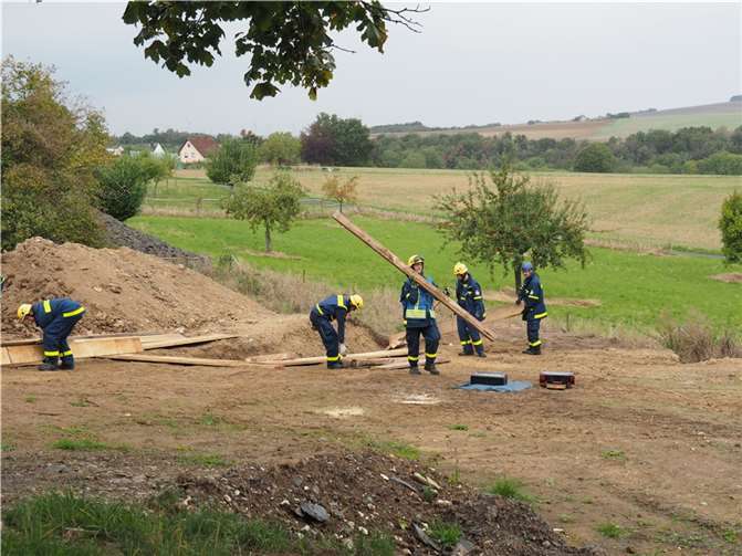 Auch ein verschütteter Bauarbeiter gehörte zum Übungsszenario.