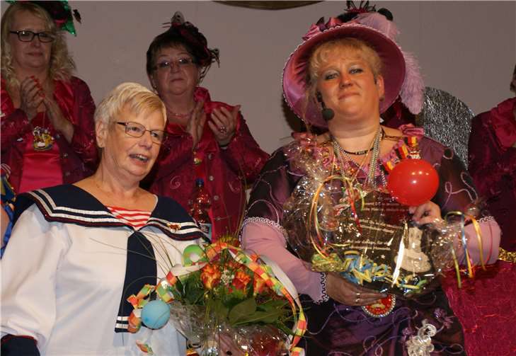Auch ein wenig Wehmut mischte sich ins fröhliche Programm, als Monika Brink von der Bühne verabschiedet wurde. Foto: privat