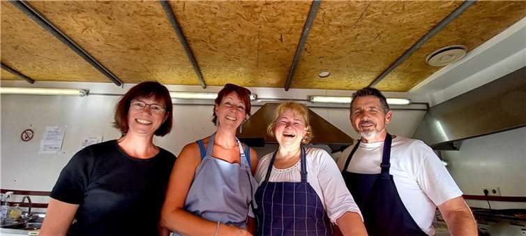 Auch ein zünftiger Imbiss durfte nicht fehlen. Fotos: privat